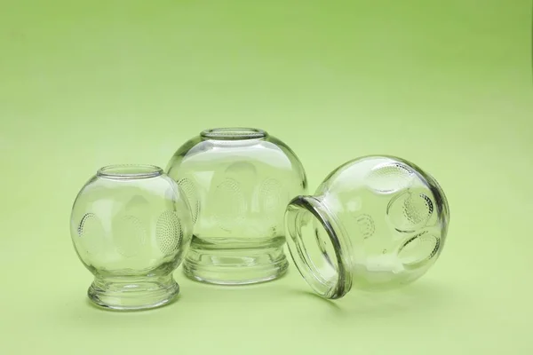Стеклянные Чашки Светло Зеленом Фоне Терапия — стоковое фото