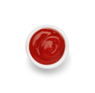 Bir kase lezzetli ketçap beyaza izole edilmiş, üst manzara. Domates sosu.