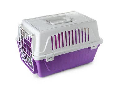 Beyaz üzerine izole edilmiş evcil hayvan için mor taşıyıcı