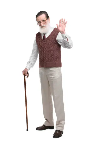 一个拿着手杖在白色背景上摇曳的老人 — 图库照片