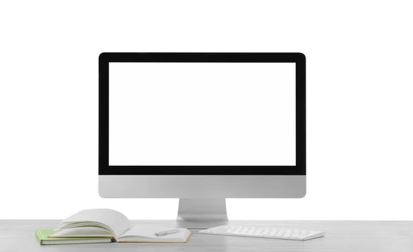 Nowy Komputer Pustym Ekranem Monitora Notebooka Stole Białym Tle — Zdjęcie stockowe
