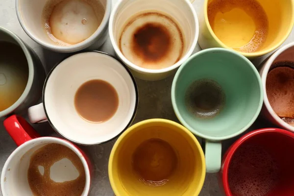 Viele Schmutzige Tassen Nach Verschiedenen Kaffeegetränken Auf Hellgrauem Tisch Flach — Stockfoto
