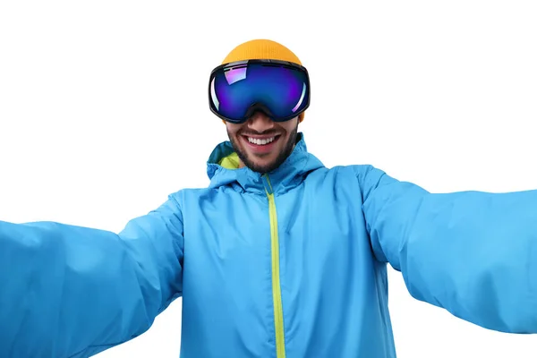 Sorrindo Jovem Óculos Esqui Tomando Selfie Fundo Branco — Fotografia de Stock