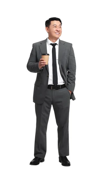 白い背景にドリンクのカップに合うビジネスマン — ストック写真