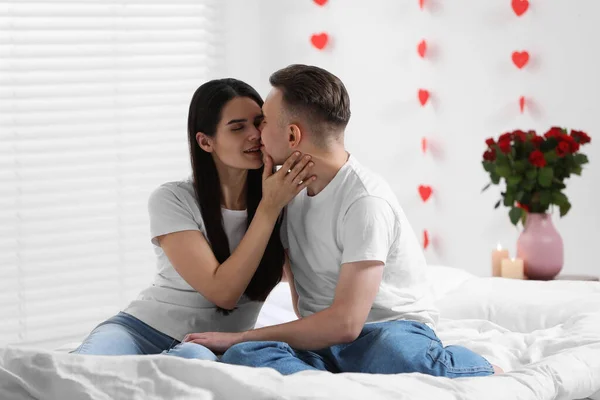 Lovely Couple Kissing Bed Indoors Valentine Day Celebration — Stock fotografie