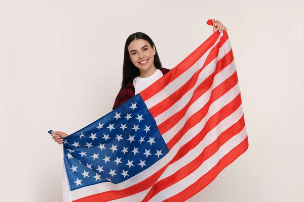 Ιουλίου Ημέρα Ανεξαρτησίας Των Ηπα Ευτυχισμένη Γυναίκα Αμερικανική Σημαία Λευκό — Φωτογραφία Αρχείου