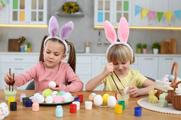 Children Painting Easter Eggs Table Kitchen — Stock Photo, Image