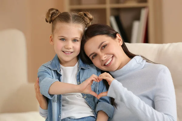 Little Girl Her Mother Making Heart Hands Home — Stock Photo, Image