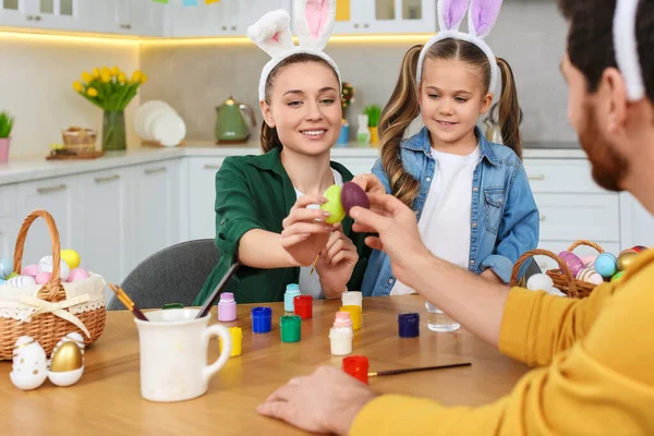 Family Painting Easter Eggs Table Kitchen — Stock Photo, Image
