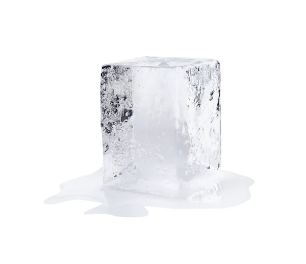 Beyaz Üzerinde Izole Edilmiş Bir Buz Küpü — Stok fotoğraf