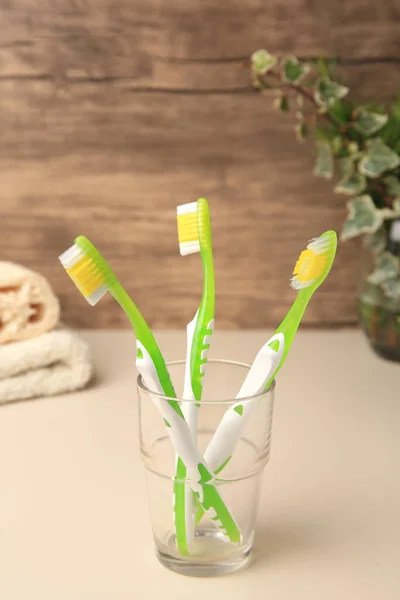 Toothbrushes Glass Holder Beige Table — Stock Photo, Image