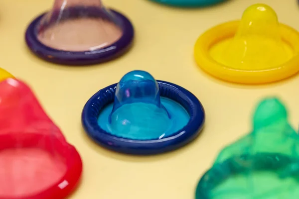 Preservativos Sobre Fondo Beige Primer Plano Sexo Seguro —  Fotos de Stock