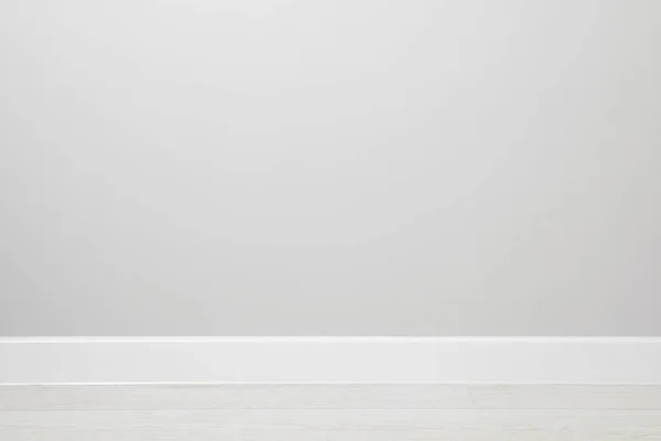 Bílý Sokl Laminované Podlaze Vnitřní Stěny — Stock fotografie