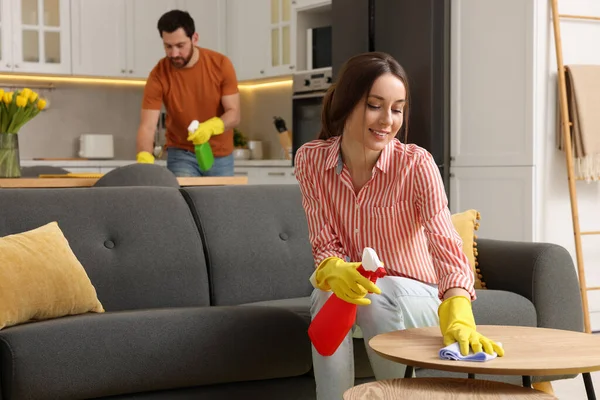 Spring Cleaning Lovely Couple Tidying Living Room Kitchen Together — Stock Photo, Image