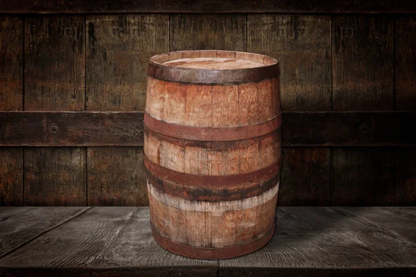 質感の壁の近くの棚の上の1本の木製の樽 — ストック写真