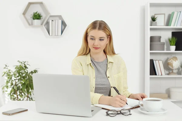 Home Workplace Woman Writing Notebook Laptop White Desk Room — Stock Photo, Image