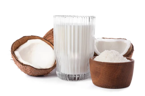 おいしいビーガンミルクのガラス 白の背景にココナッツとフレーク — ストック写真