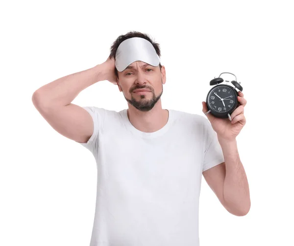 Hombre Cansado Con Máscara Sueño Despertador Sobre Fondo Blanco Problema — Foto de Stock