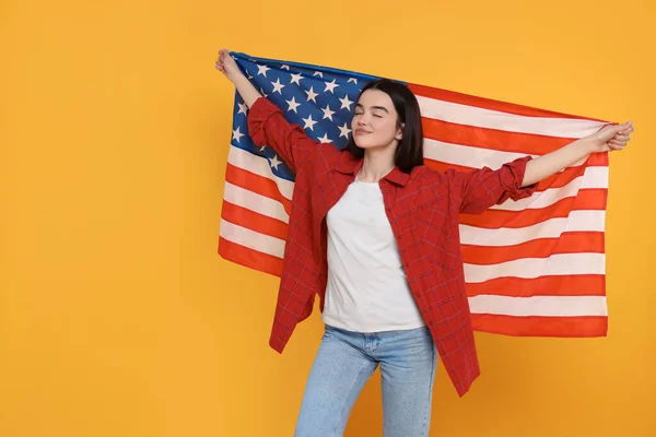 Juli Unabhängigkeitstag Der Usa Glückliches Mädchen Mit Amerikanischer Flagge Auf — Stockfoto