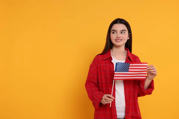 Julio Día Independencia Estados Unidos Chica Feliz Con Bandera Americana —  Fotos de Stock