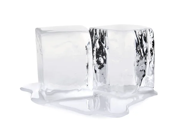 Krystalicznie Czyste Kostki Lodu Izolowane Białym — Zdjęcie stockowe