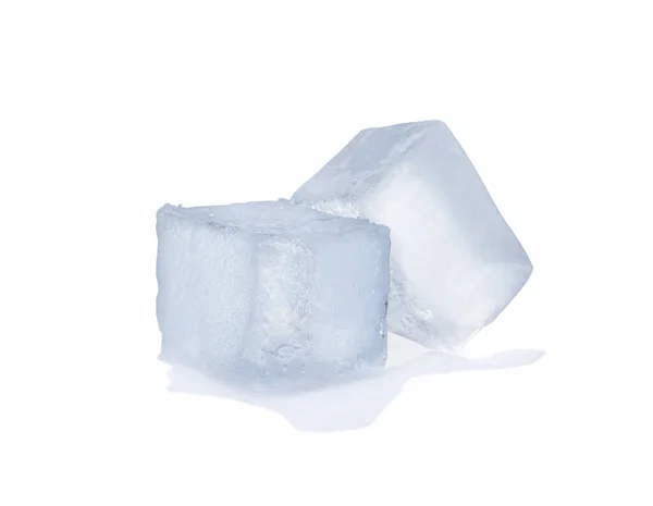 Cubos Gelo Cristalinos Isolados Branco — Fotografia de Stock