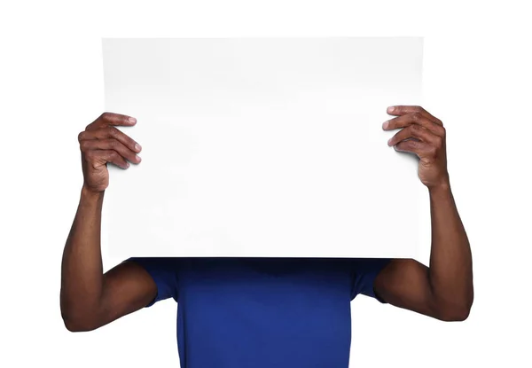 Afroamerikaner Mit Einem Blatt Papier Auf Weißem Hintergrund Mockup Für — Stockfoto