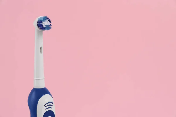 Elektrische Zahnbürste Auf Rosa Hintergrund Platz Für Text — Stockfoto