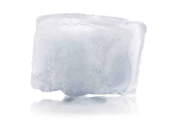 Ein Kalter Eiswürfel Isoliert Auf Weiß — Stockfoto