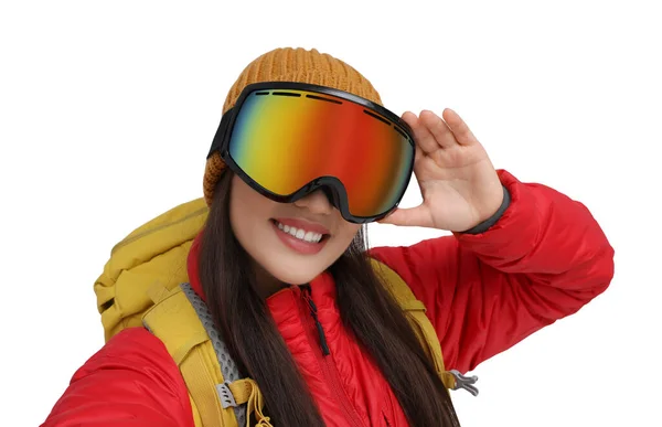 Mujer Sonriente Gafas Esquí Tomando Selfie Sobre Fondo Blanco — Foto de Stock