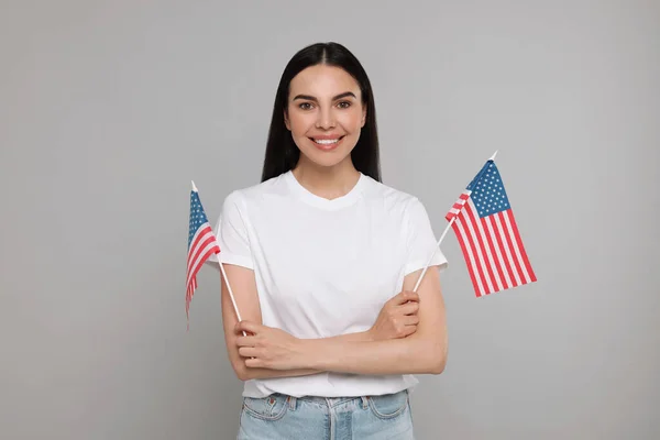 Ιουλίου Ημέρα Ανεξαρτησίας Των Ηπα Ευτυχισμένη Γυναίκα Αμερικανικές Σημαίες Ανοιχτό — Φωτογραφία Αρχείου