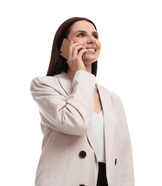 Vacker Affärskvinna Kostym Talar Smartphone Mot Vit Bakgrund Låg Vinkel — Stockfoto