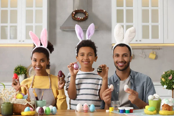 stock image Happy African American family with Easter eggs at table in kitchen