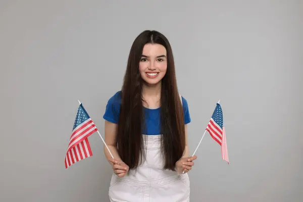 4Th July Independence Day Usa Happy Girl American Flags Grey — Stock Photo, Image