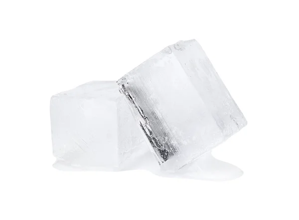 在白色上隔绝的晶莹冰立方体 — 图库照片