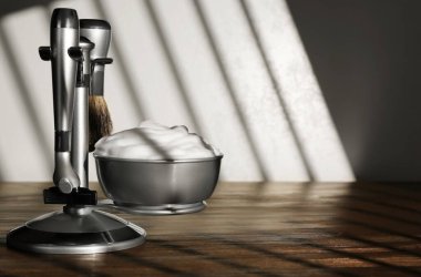 Erkek traş aletleri seti ahşap masa üzerinde, metin için boşluk