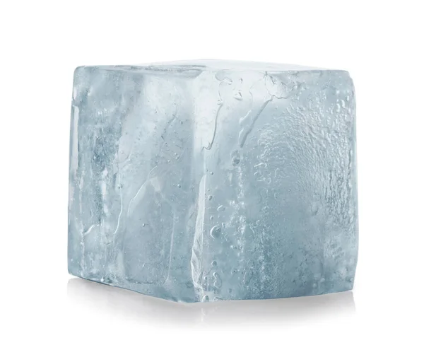 Cubo Gelo Cristalino Fundo Branco — Fotografia de Stock