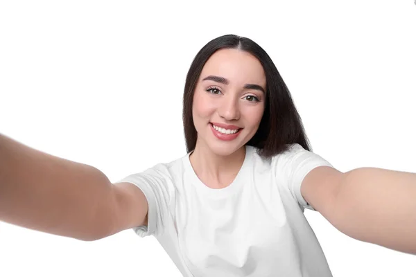 Leende Ung Kvinna Som Tar Selfie Vit Bakgrund — Stockfoto