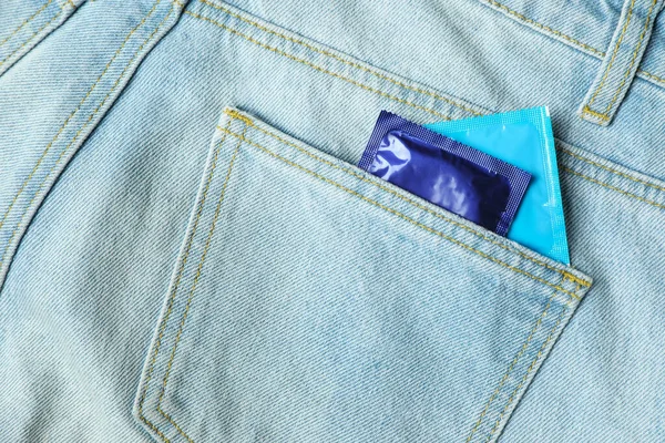 Συσκευασμένα Προφυλακτικά Τσέπη Τζιν Κοντινό Πλάνο Ασφαλές Σεξ — Φωτογραφία Αρχείου