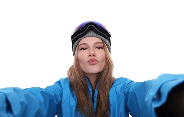 Kar Gözlüklü Güzel Kadın Beyaz Arka Planda Selfie Çekiyor — Stok fotoğraf