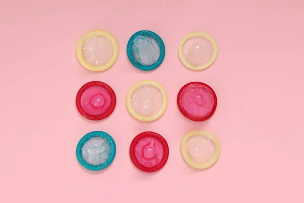 Preservativos Sobre Fondo Rosa Cama Plana Sexo Seguro — Foto de Stock