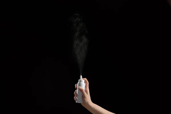 Neusverstopping Vrouw Spraying Remedie Uit Fles Zwarte Achtergrond Close — Stockfoto