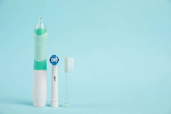 Electric Toothbrush Replacement Brush Heads Light Blue Background Space Text — Stock Photo, Image