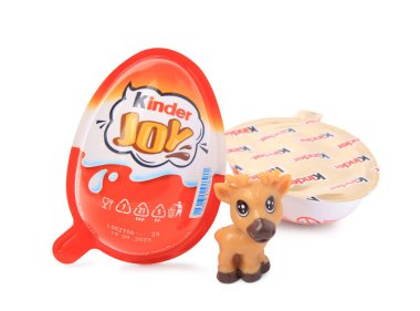 Slynchev Bryag, Bulgaristan - 24 Mayıs 2023: Kinder Joy Egg ve oyuncak geyik