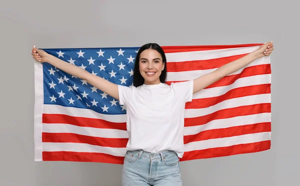 Ιουλίου Ημέρα Ανεξαρτησίας Των Ηπα Ευτυχισμένη Γυναίκα Αμερικανική Σημαία Ανοιχτό — Φωτογραφία Αρχείου