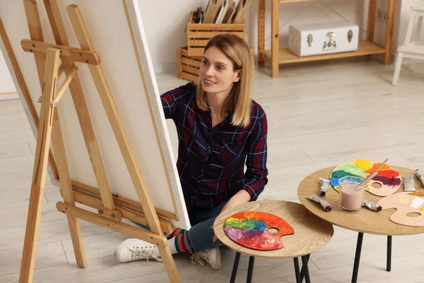 stock image Beautiful woman painting in studio. Creative hobby