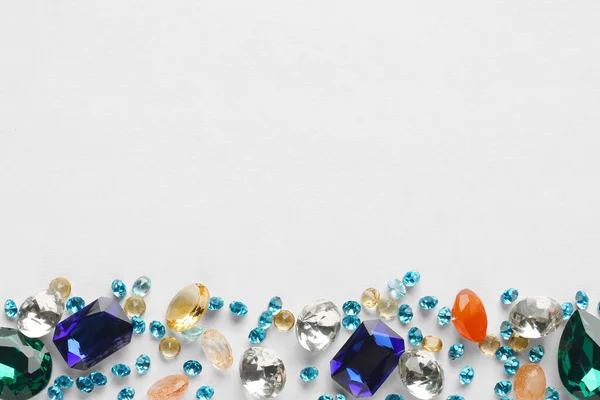 Beyaz Arka Planda Mücevherler Için Farklı Güzel Taşlar Üst Manzara — Stok fotoğraf