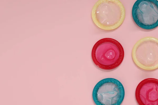 Презервативи Рожевому Фоні Плоский Простір Тексту Безпечний Секс — стокове фото