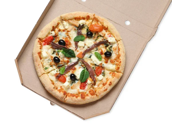 Вкусная Пицца Анчоусами Рукколой Оливками Картонной Коробке Изолированной Белом Вид — стоковое фото