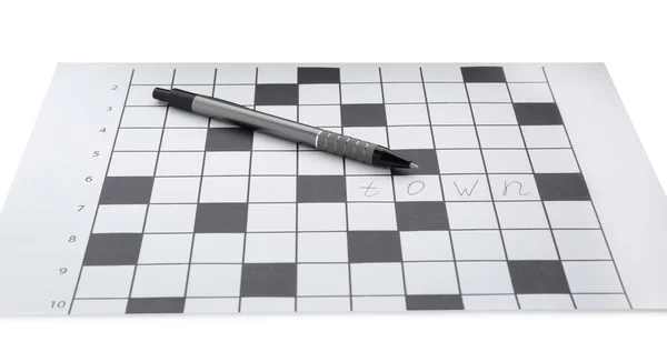 白地に空白のクロスワードとペン — ストック写真